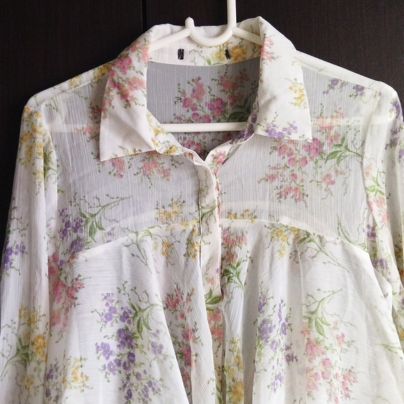 COPY - Georgette flowy top. Colour - white, Size - Medium - Picture 4 of 4